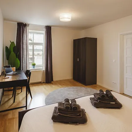 Old Town Oasis In Apartment