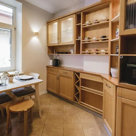 Old Town Oasis In Apartment