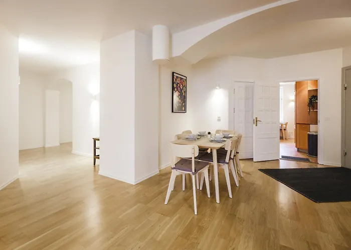 Old Town Oasis In Apartment